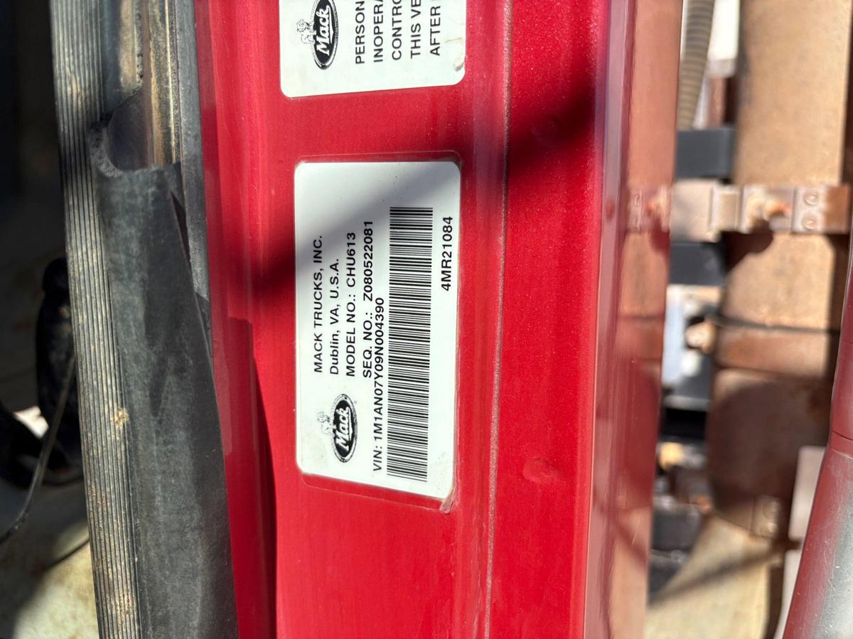 Used 2009 MACK PINNACLE T/A DAYCAB VACUUM TRUCK