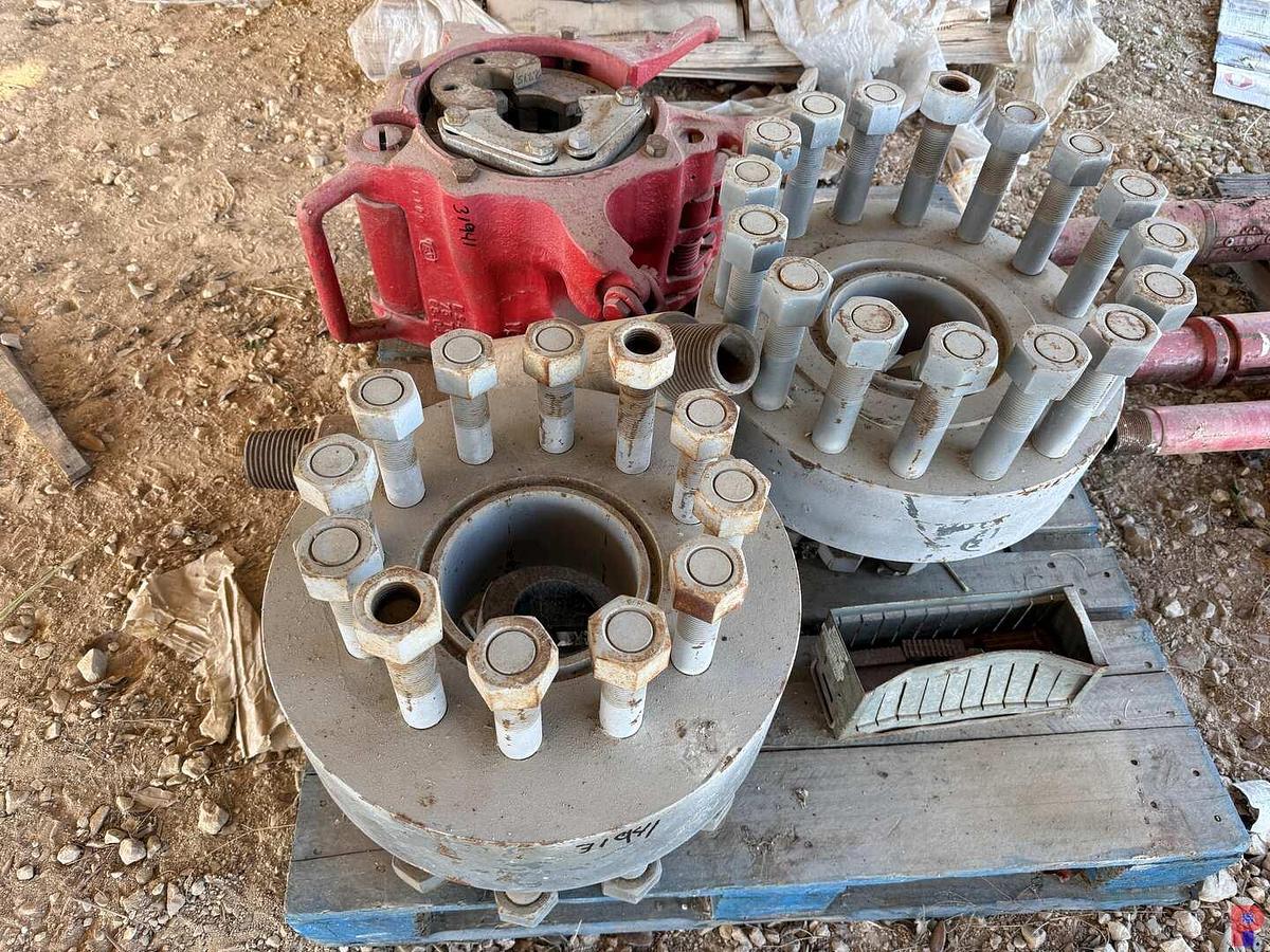 Used PALLET W/ (1) AOT 75 TON YC SLIP TYPE ELEVATOR, (2) 7-1/16” 5K X 10K WP STUDDED DSA