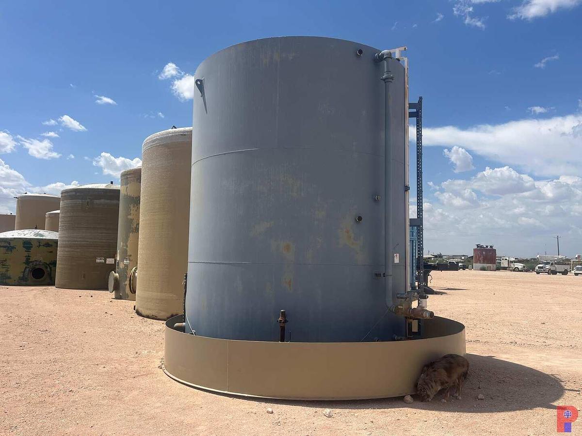 Used 300 BBL 12X15 FIBER GLASS 4 OZ TANK 24" CLEAN OUT