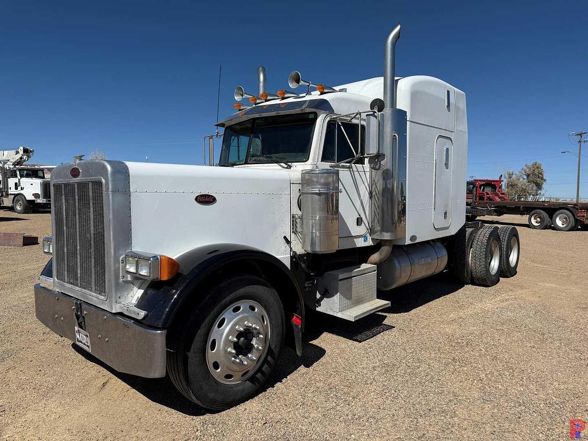 Used 2004 PETERBILT 379 EXT HOOD T/A 63” SLEEPER TRUCK