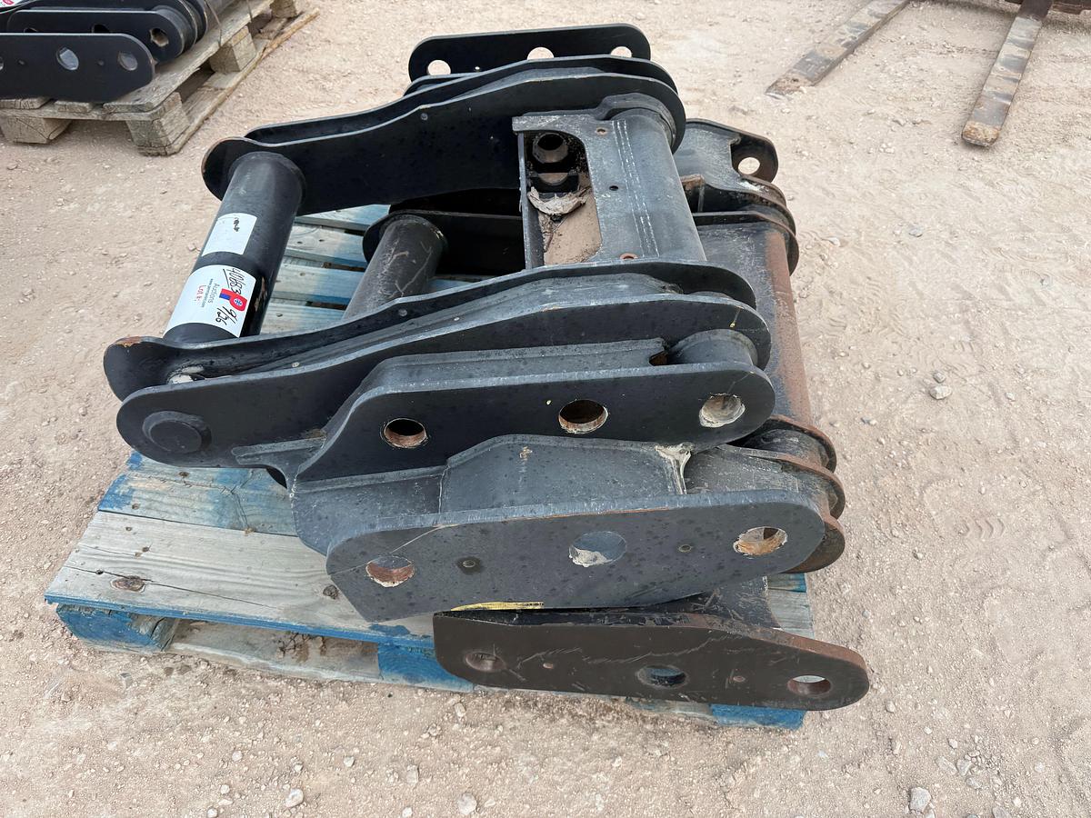 Used (2) CAT 448-1531 QUICK COUPLER ONLY (NO CYLINDER) F/ FRONT LOADER ATTACHMENT