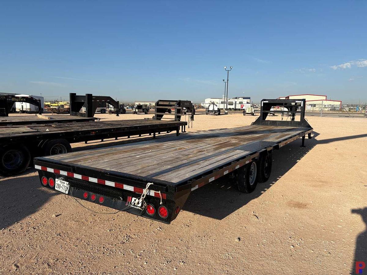 Used 2022 PJ TRAILERS 32’ X 102” T/A GOOSENECK TRAILER