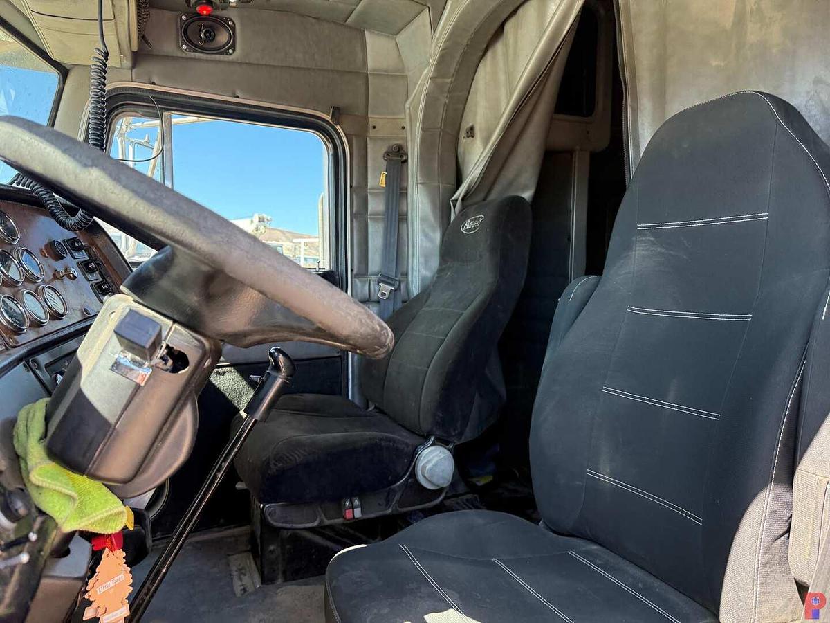 Used 2004 PETERBILT 379 EXT HOOD T/A 63” SLEEPER TRUCK