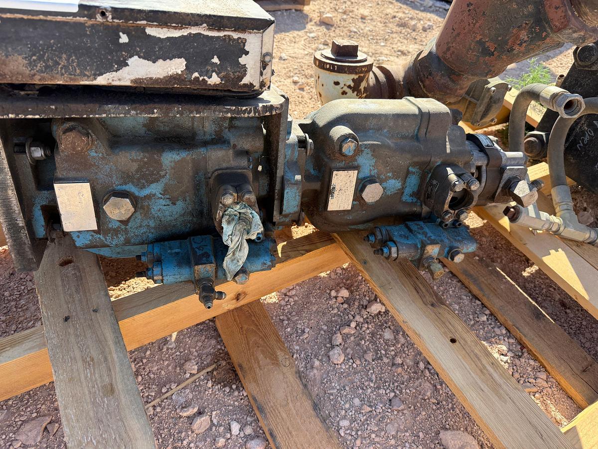 Used LOT W/ (2) VICKERS C25V-31 HYDRAULIC PUMPS, DRIVESHAFT, & 9”OD x 5’L HYDRAULIC CYLINDER