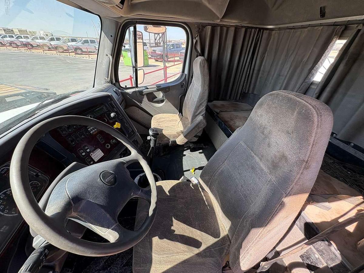 Used 2012 FREIGHTLINER M2 106 S/A SLEEPER MECHANICS TRUCK