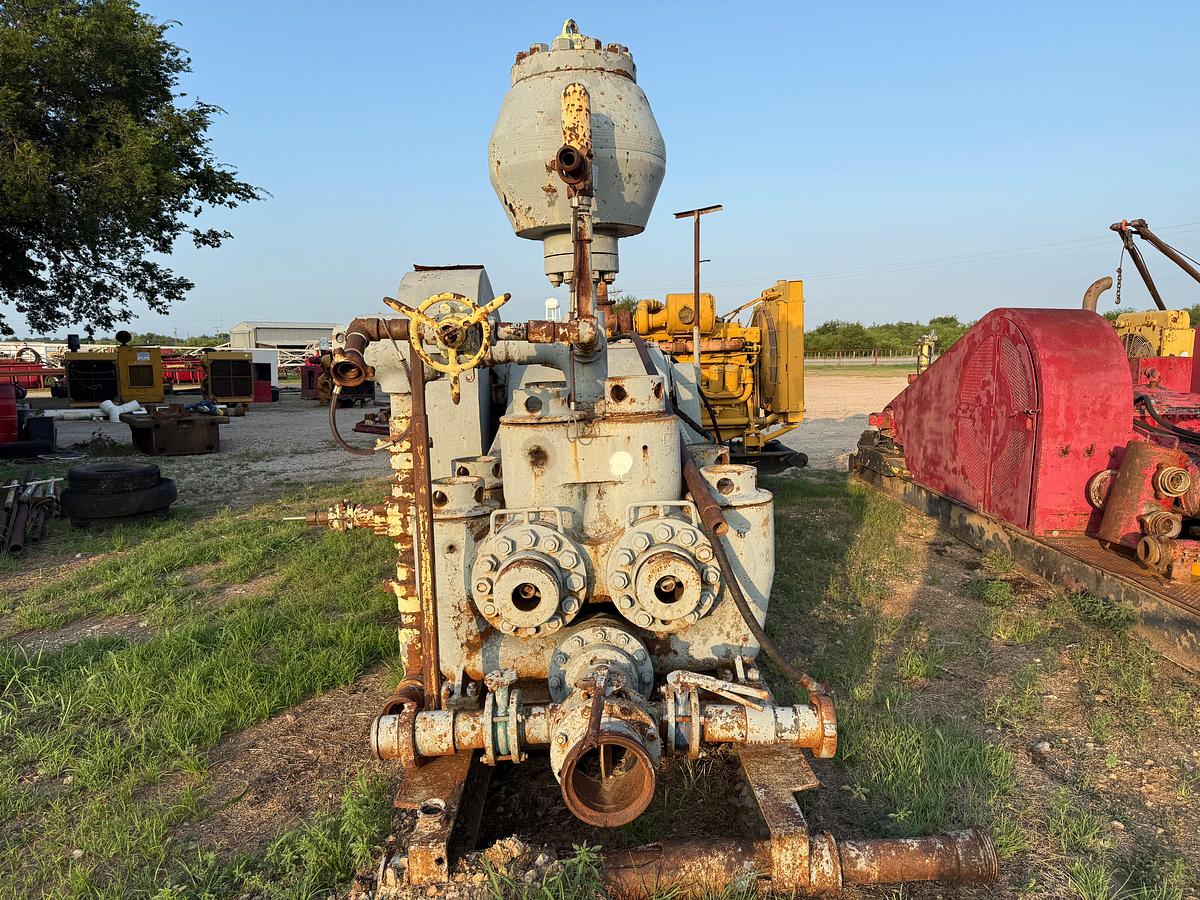 Used CONTINENTAL EMSCO D-700 DUPLEX MUD PUMP P/B CAT D353