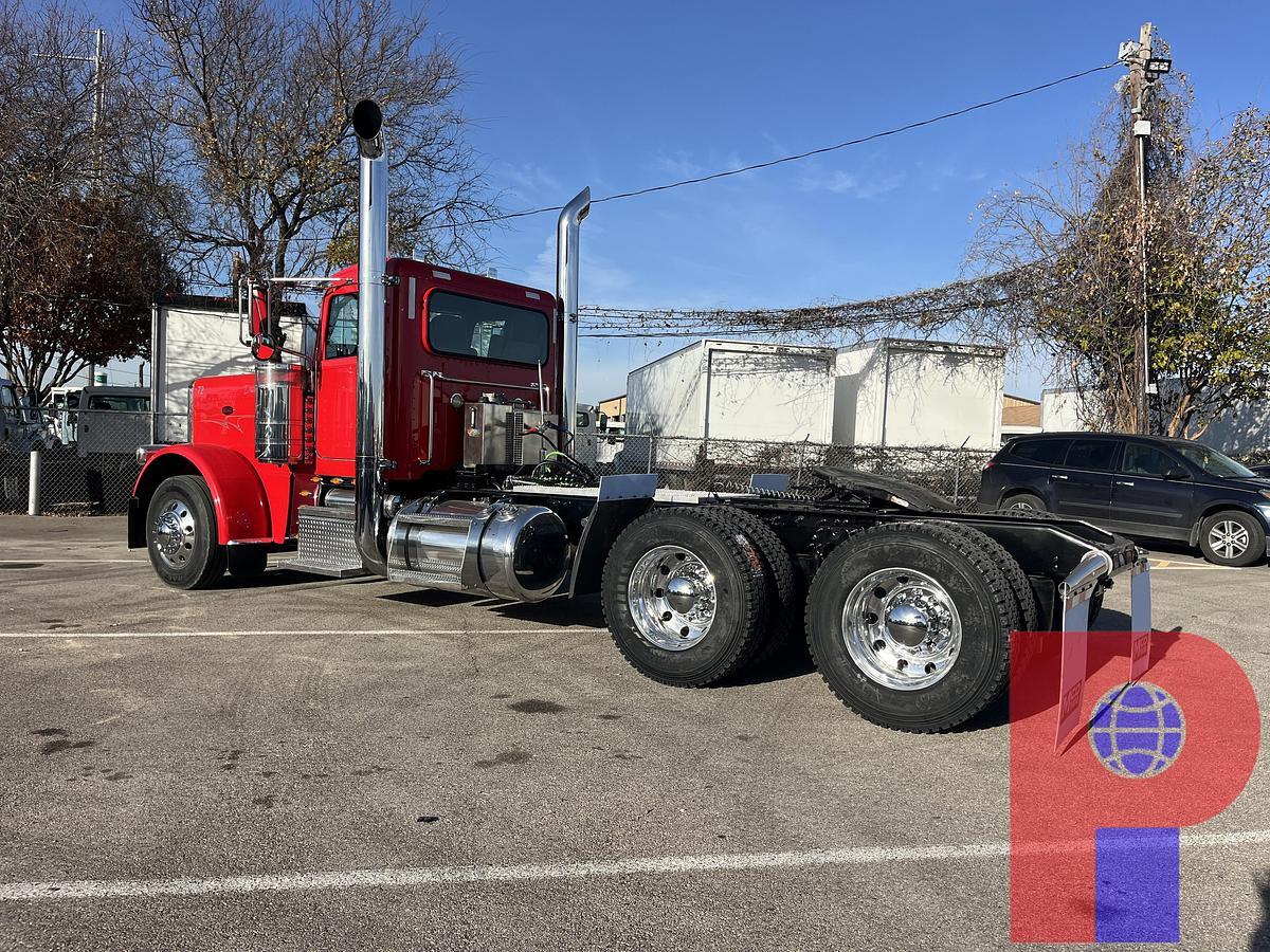 Used 2018 PETERBILT 389 T/A DAY CAB TRUCK (GLIDER KIT)