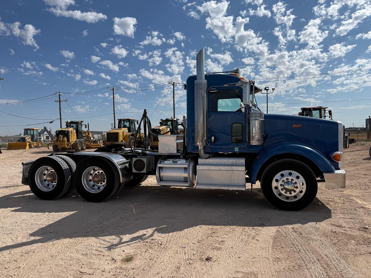 Used 2013 PETERBILT 367 T/A DAYCAB TRUCK TRACTOR