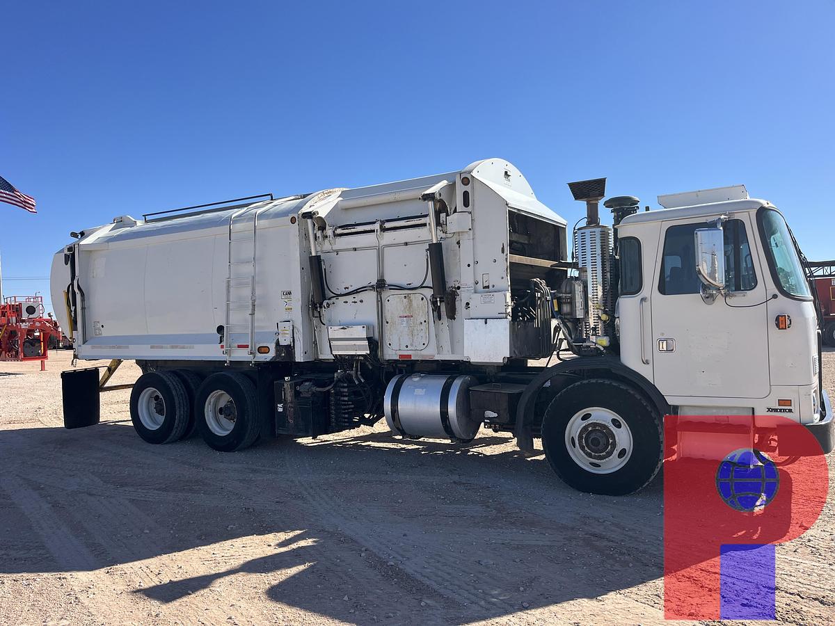 Used 2016 AUTOCAR XPEDITOR T/A 29YD CABOVER TRASH TRUCK