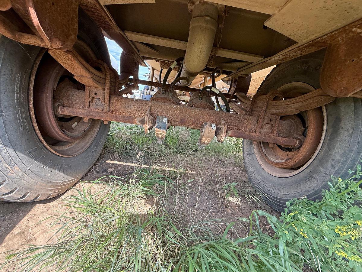 Used 1985 J&L TANK 5,250 GALLONS MC-306-AL 2-AXLE TANK PUP TRAILER