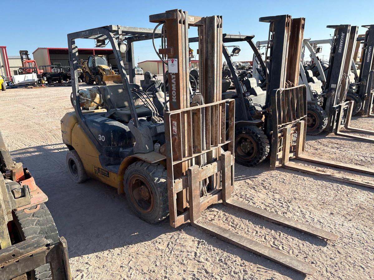 Used Komatsu FG30HT-16 6,000lb forklift