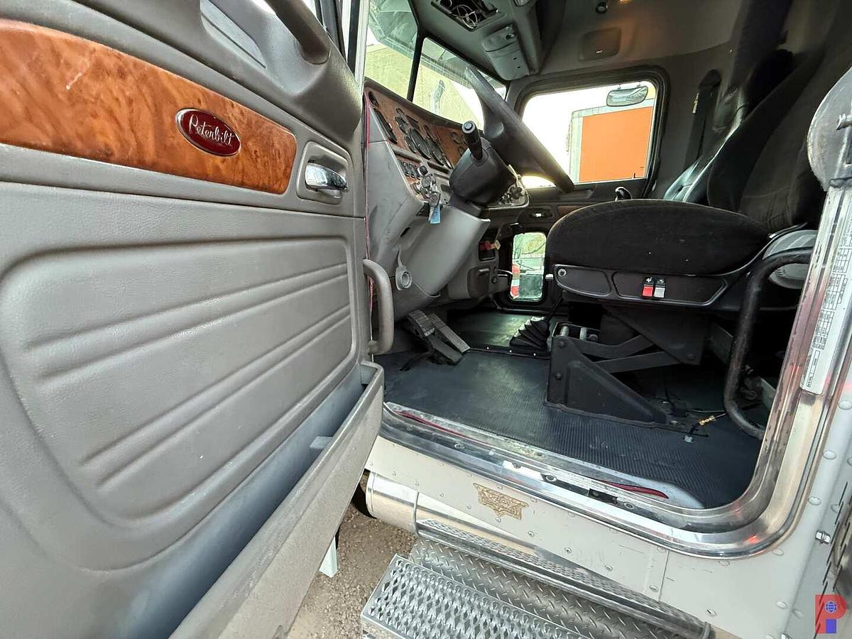 Used 2007 PETERBILT 379 T/A  63” SLEEPER TRUCK