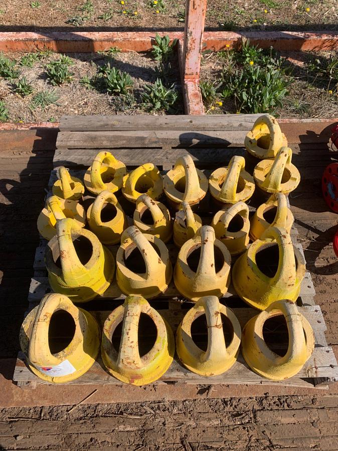 Used (13) Pin End LIFT BAILS (8) Box End LIFT BAILS