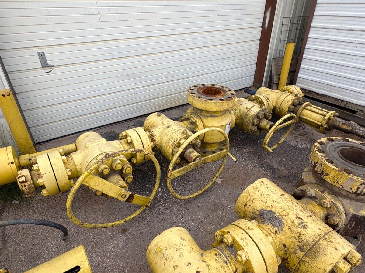 Used 7-1/16” x 4” fluid cross w/ (4) 4” 10k gate valves