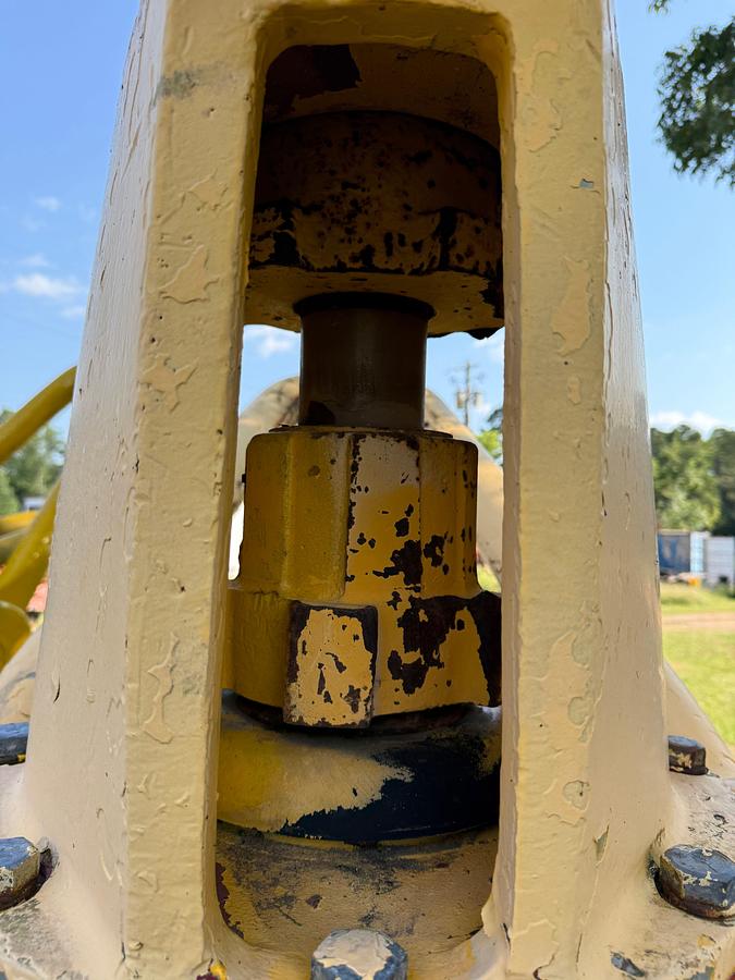 Used NATIONAL P200 200-TON 4-1/2” REG BOX ROTARY SWIVEL