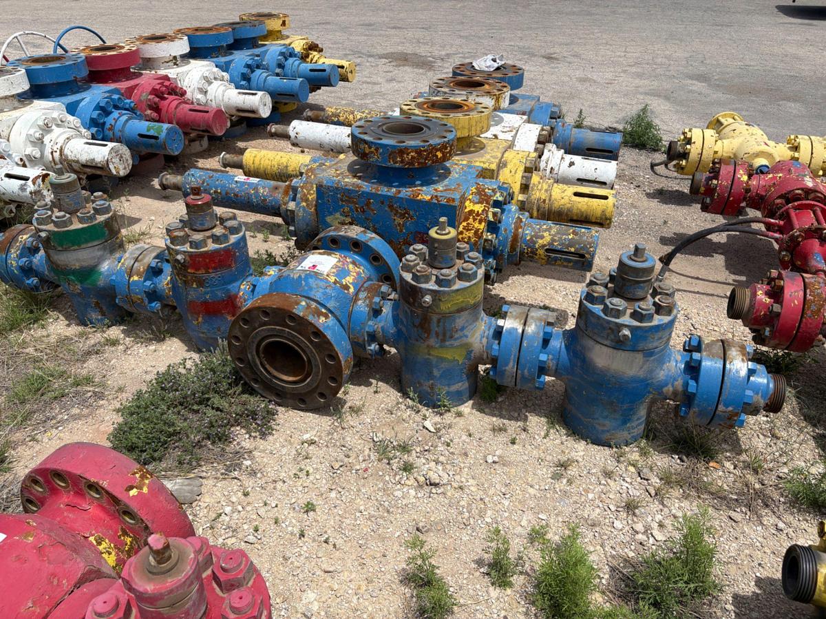 Used 7-1/16” x 4” fluid cross w/ (4) 4” 10k gate valves