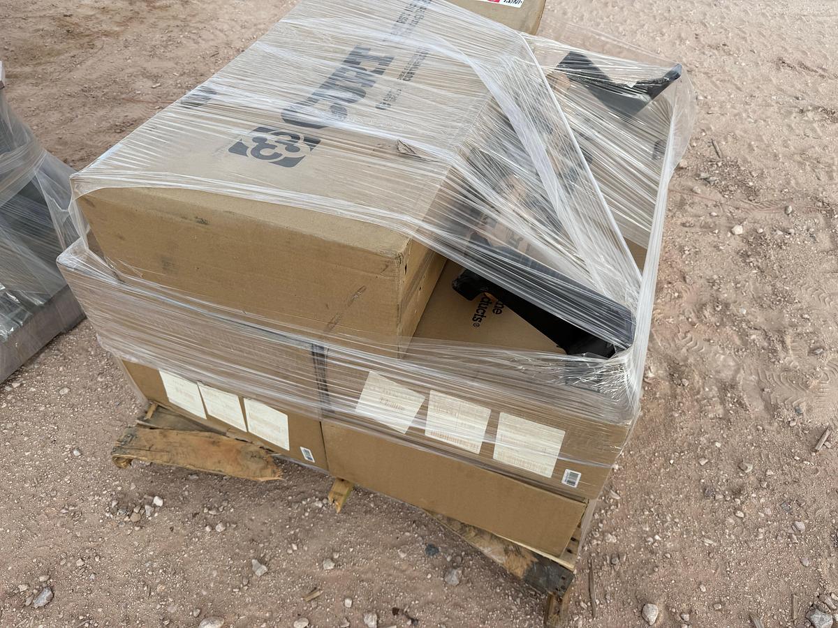 Used PALLET W/ (6) CURT 11119 TRAILER HITCH RECEIVERS