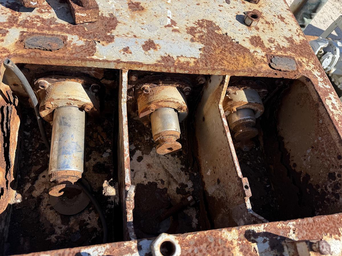 Used EWS W-440 TRIPLEX WELL SERVICE PUMP SKIDDED P/B DETROIT SERIES 60 (INCOMPLETE)