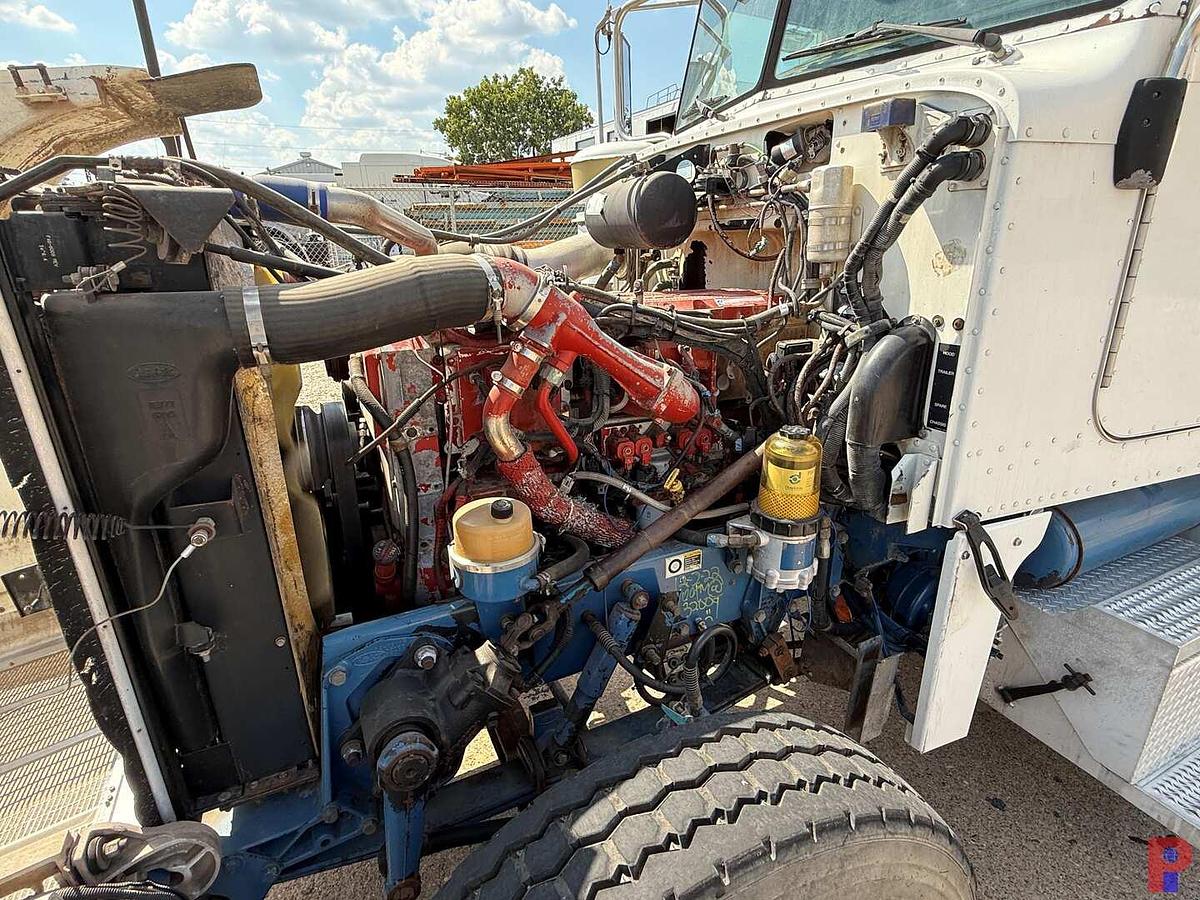 Used 2006 PETERBILT 378 T/A 36” SLEEPER TRUCK