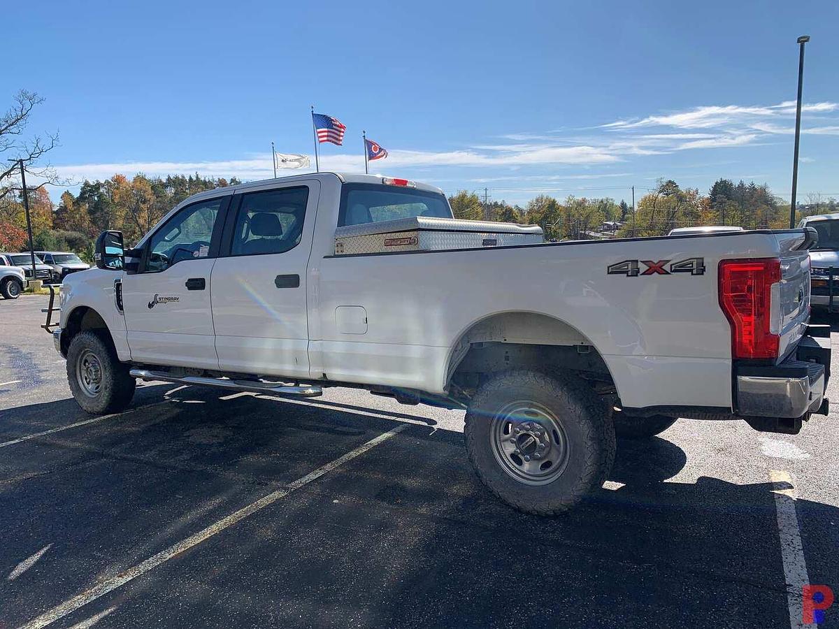 Used 2017 FORD F-250 SUPER DUTY XL CREW CAB 4X4 PICKUP (GAS)