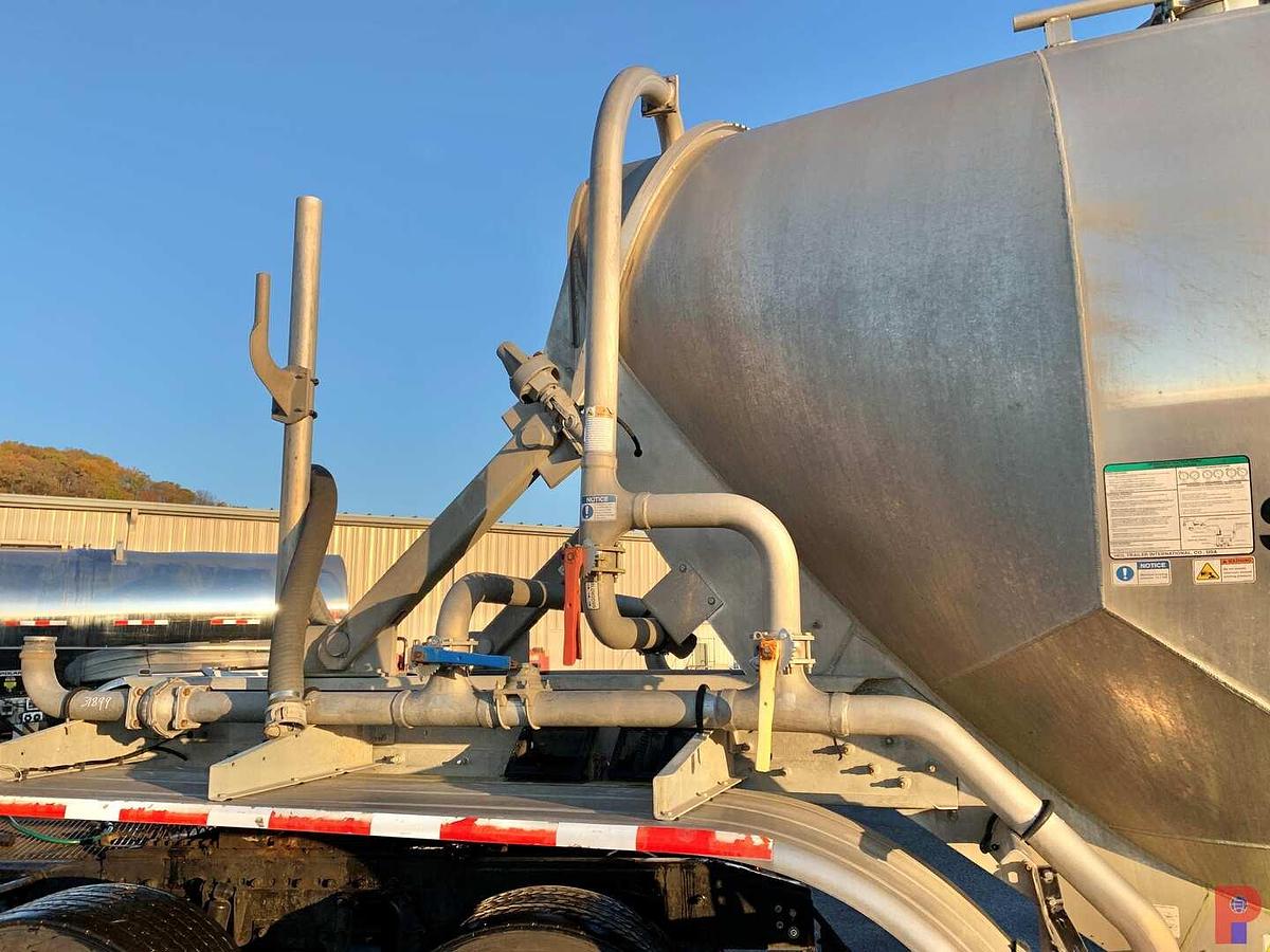 Used 2017 HEIL  1040 CU. FT T/A DRY BULK PNEUMATIC TRAILER