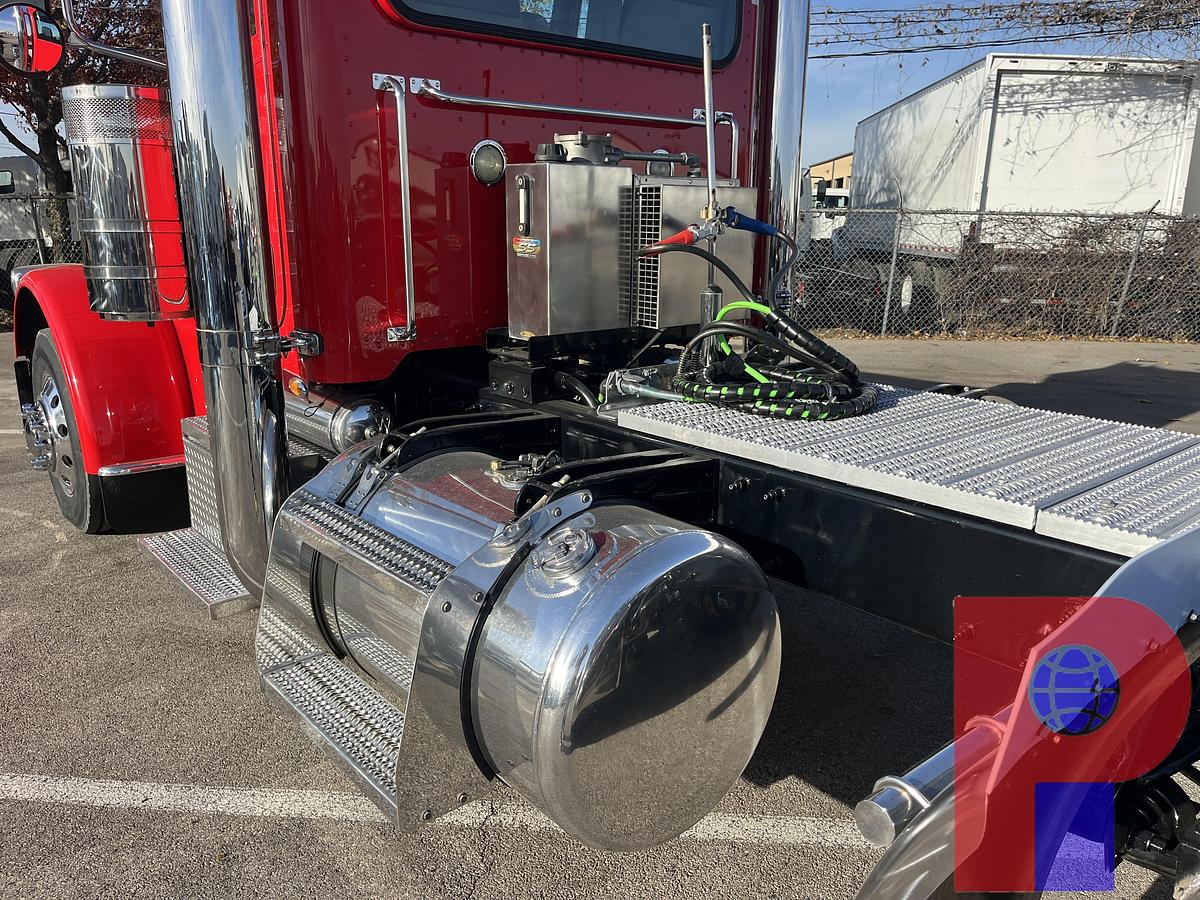 Used 2018 PETERBILT 389 T/A DAY CAB TRUCK (GLIDER KIT)