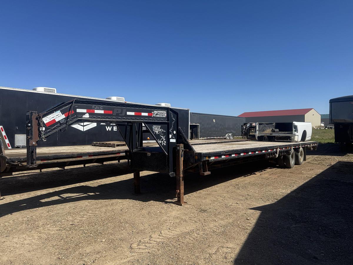 Used PJ 34' TANDEM DUAL WHEEL GOOSENECK FLATBED TRAILER