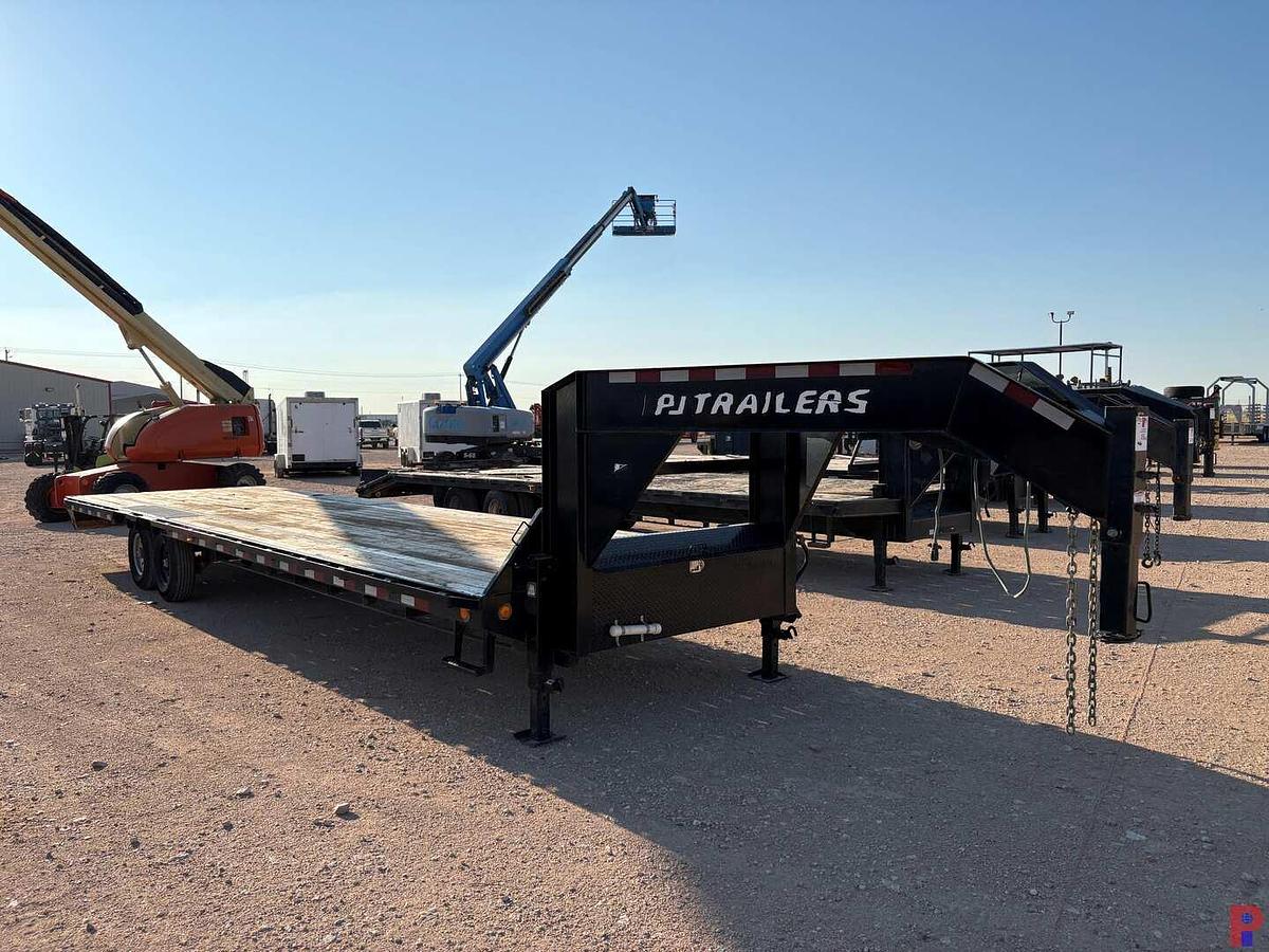 Used 2022 PJ TRAILERS 32’ X 102” T/A GOOSENECK TRAILER