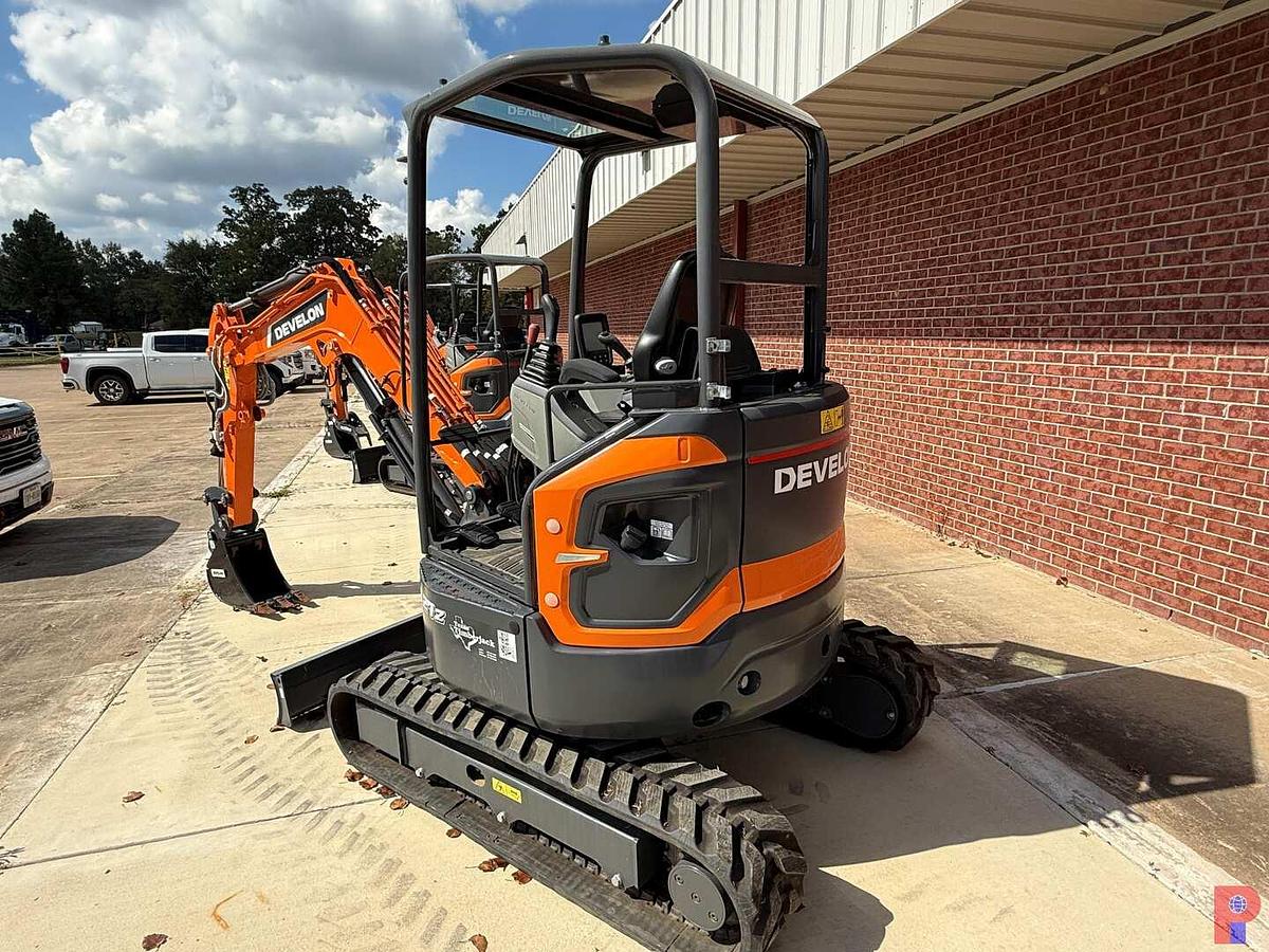 Used (NEW) DEVELON DX27Z-7 COMPACT MINI EXCAVATOR