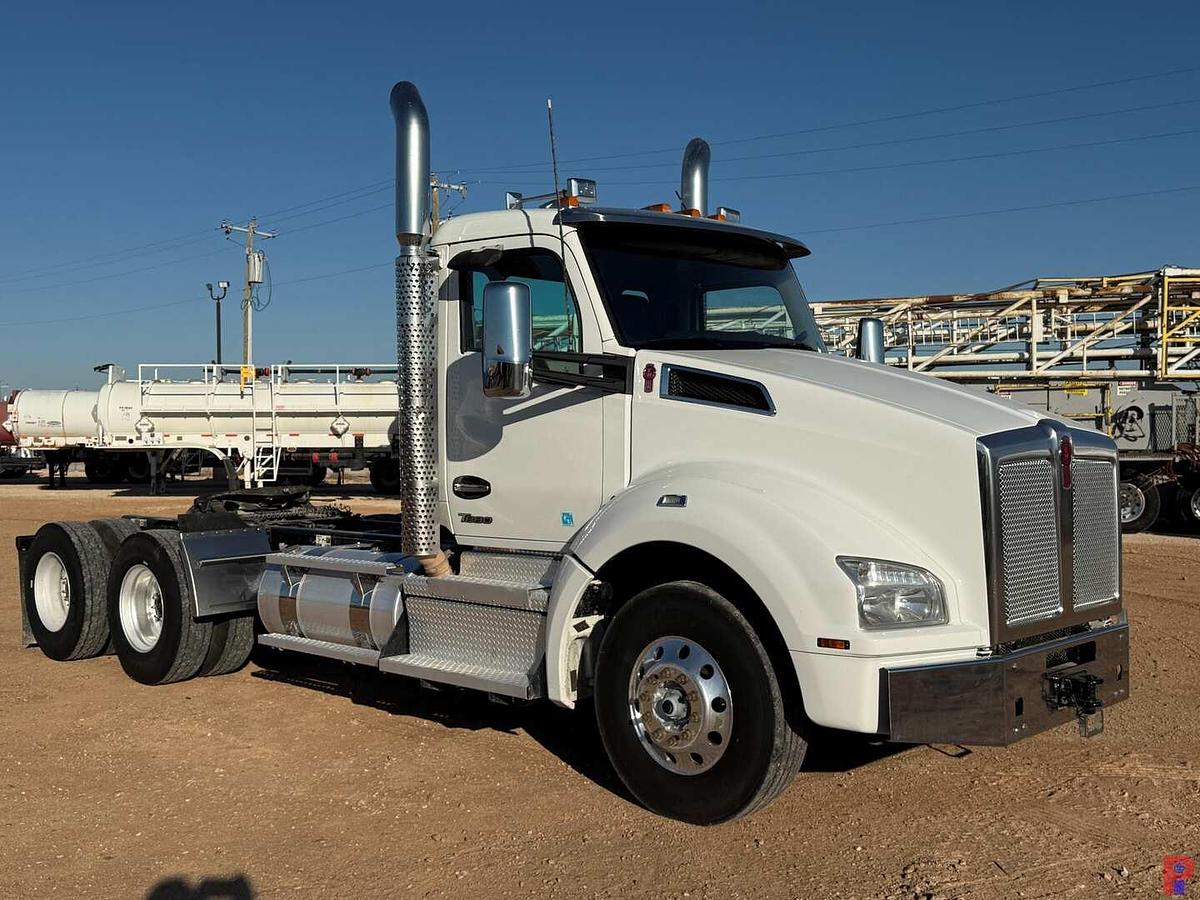 Used 2024 KENWORTH T880 T/A DAY CAB TRUCK TRACTOR