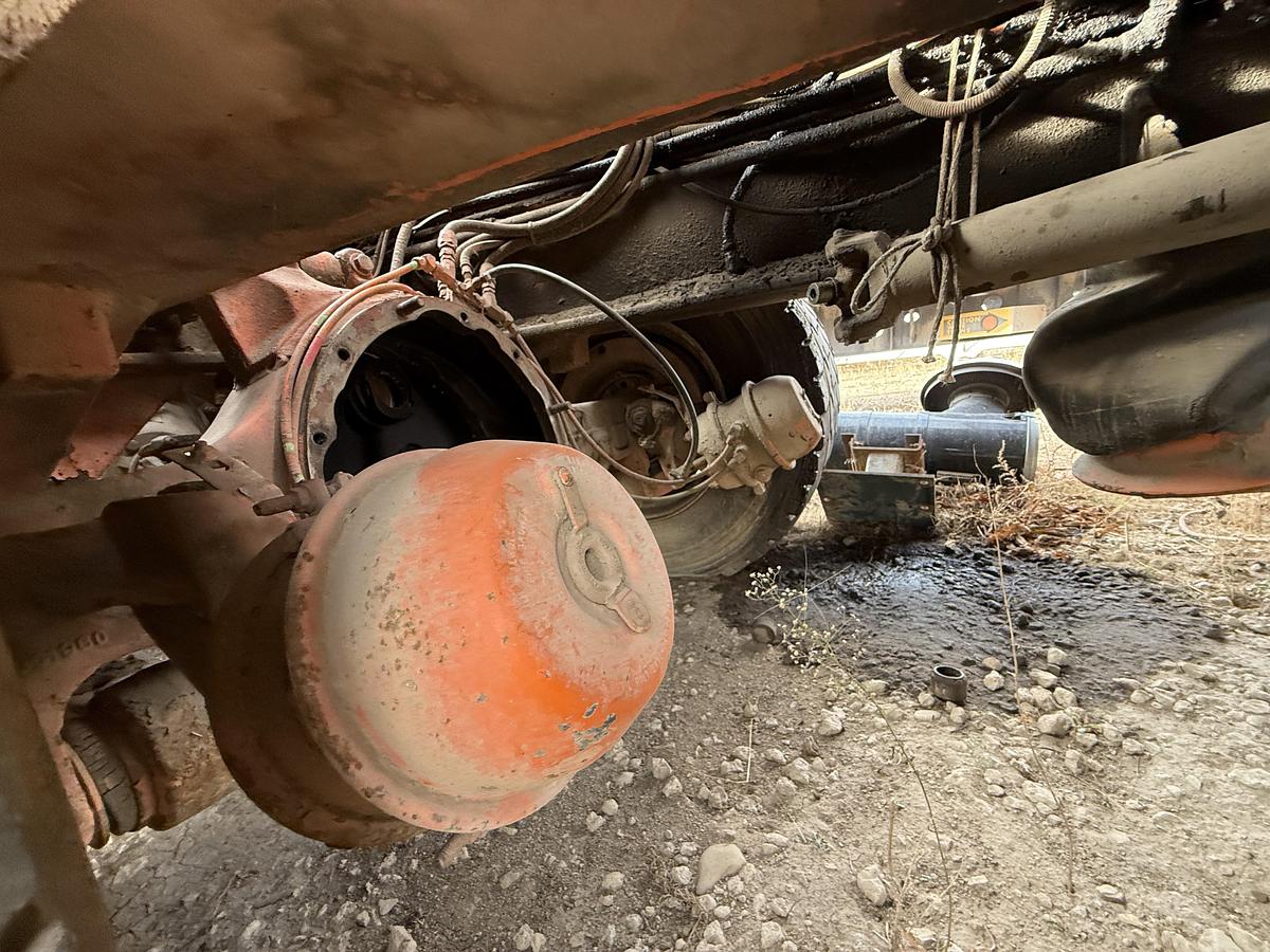 Used TAYLOR DD260HD 5-AXLE WELL SERVICE RIG CHASSIS F/ PARTS ONLY