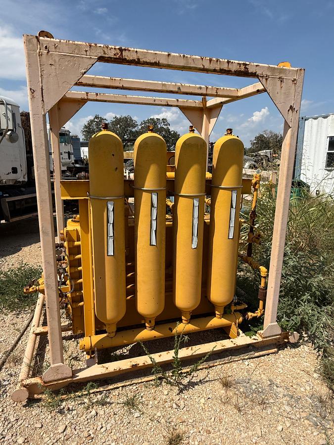 Used 2009 ADVANCED PRESSURE 3-STATION 4-BOTTLE ACCUMULATOR CLOSING UNIT, SKIDDED