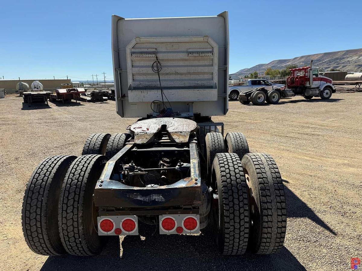 Used 2004 PETERBILT 379 EXT HOOD T/A 63” SLEEPER TRUCK