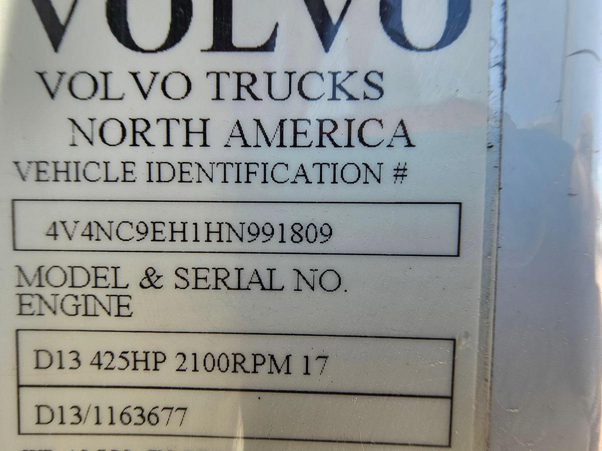 Used 2017 Volvo T/A Sleeper Haul Truck