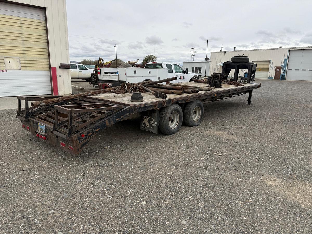 Used 1989 Top Hand 28’ Flat bed Gooseneck Trailer