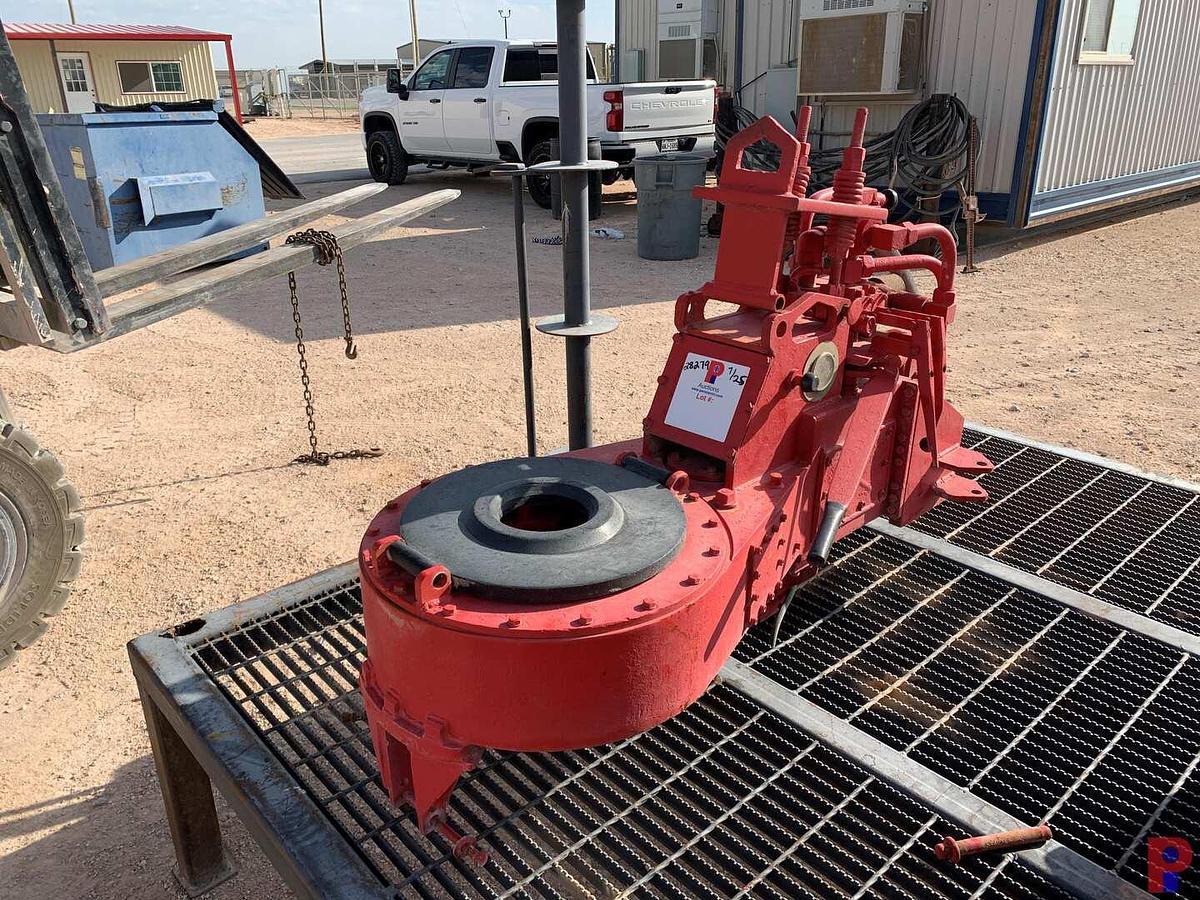 Used Foster 5893R Type Hydraulic Tubing Tongs