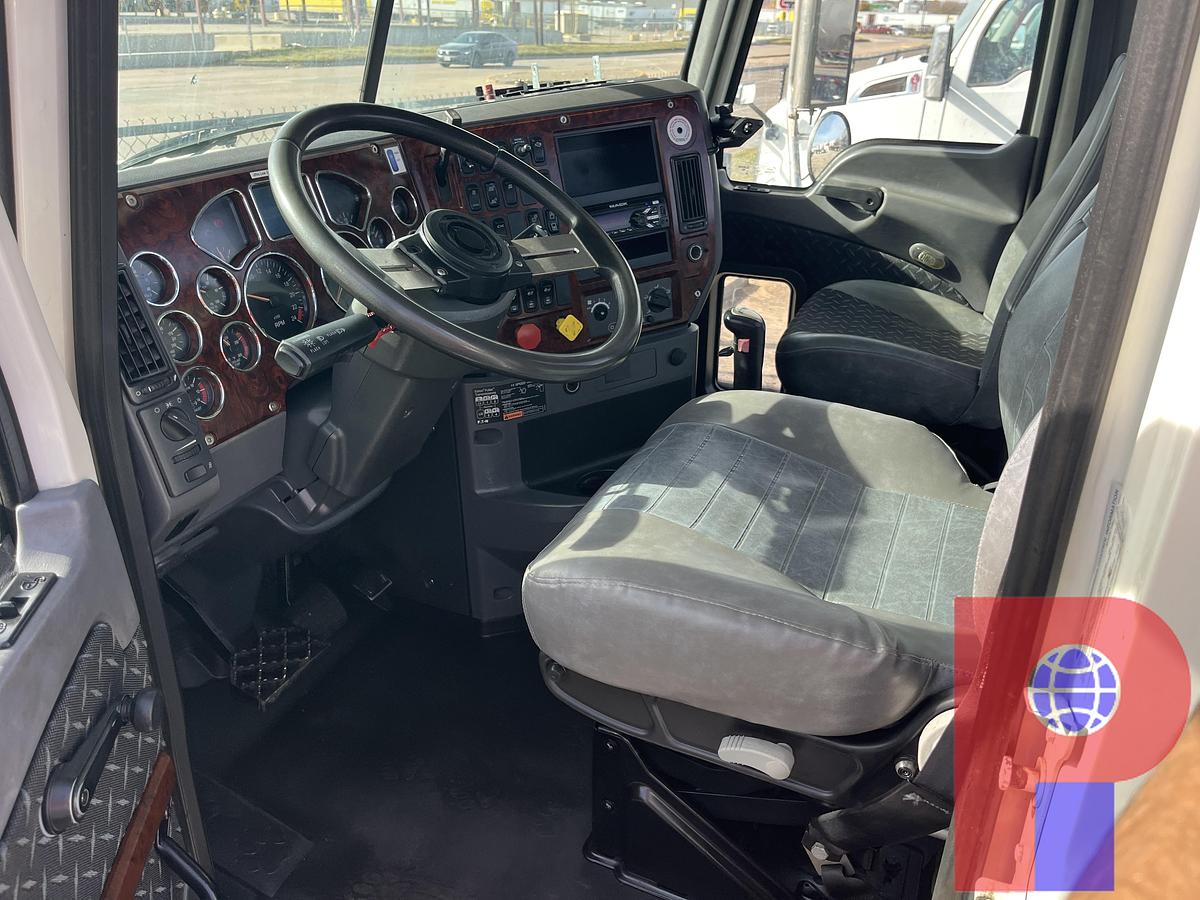 Used 2015 MACK PINNACLE CHU613 T/A DAY CAB TRUCK