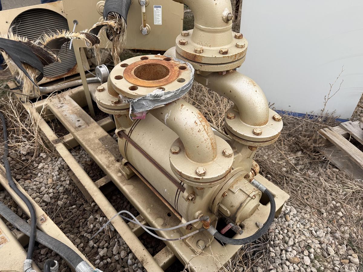 Used DEKKER VACUUM TECHNOLOGIES MOD. DV05500-KA VACUUM PUMP W/ INLET FILTER & HEAT EXCHANGER