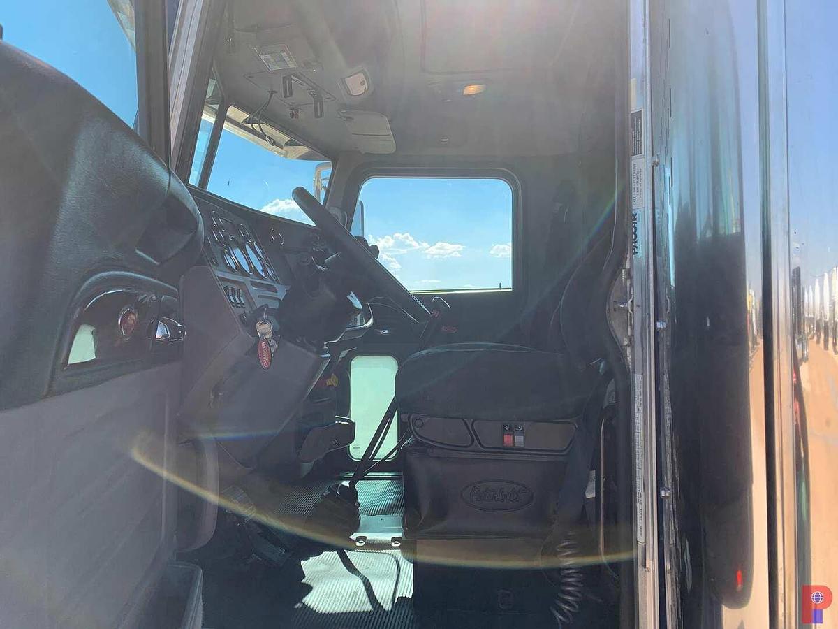 Used 2019 PETERBILT 389  EXT HOOD 68” SLEEPER TRUCK