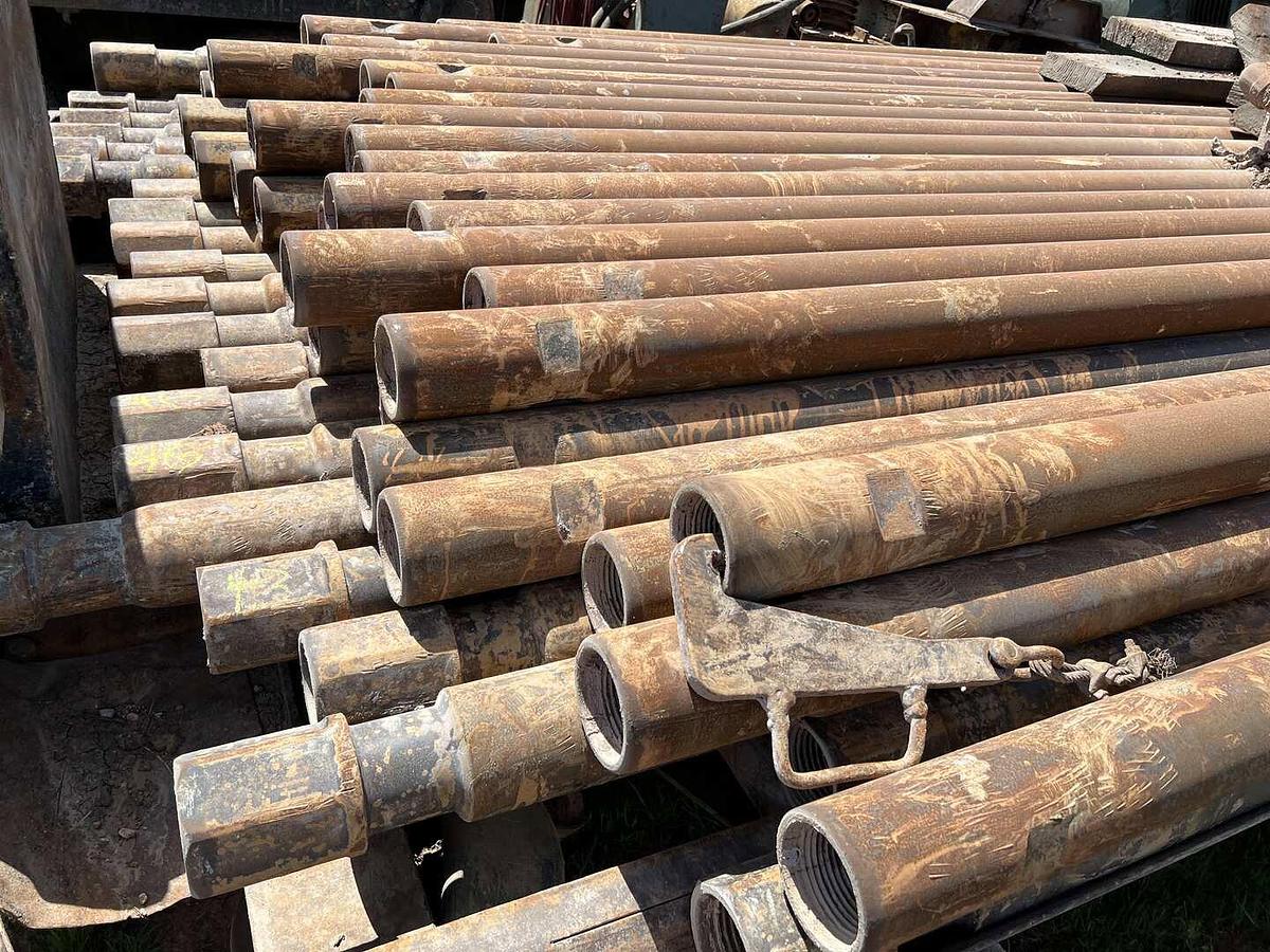 Used 1981 CHICAGO PNEUMATIC CP700 TOP DRIVE WATER WELL DRILLING RIG Package