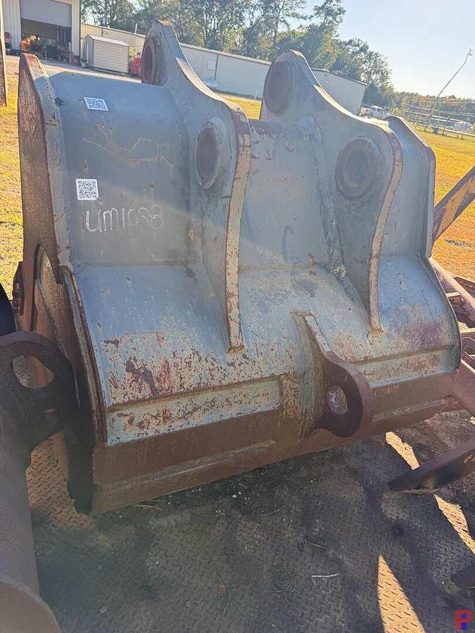 Used LUIGONG 56” 5-TOOTH EXCAVATOR BUCKET