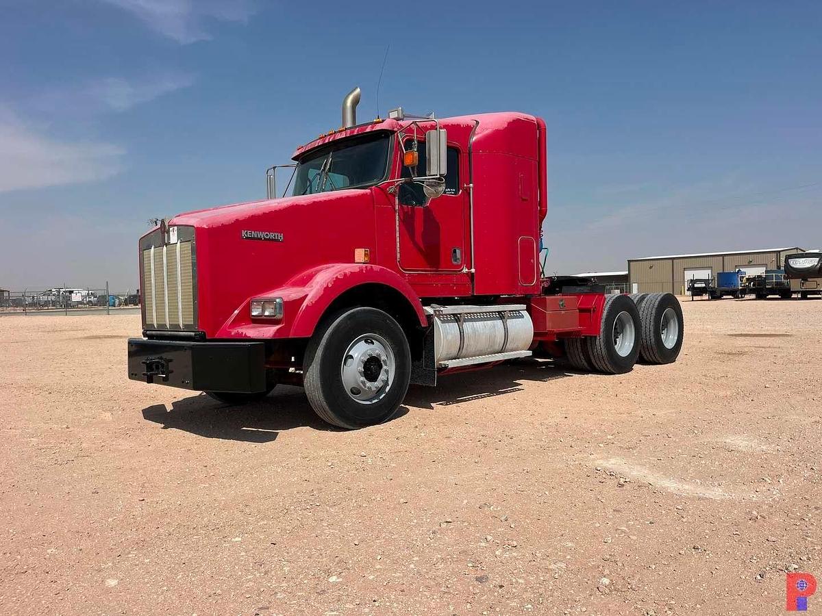 Used 2011 KENWORTH T800 T/A SLEEPER HAUL TRUCK