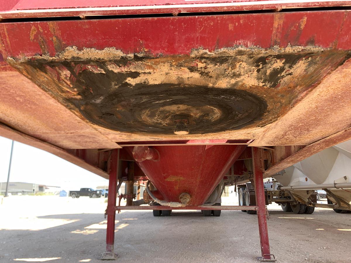 Used 2006 SUMI Dual pod t/a dry bulk tank trailer