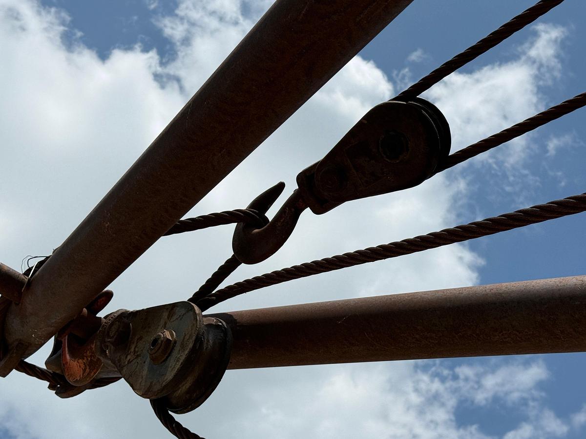 Used 1981 INTERNATIONAL 5000 T/A 30-TON GIN POLE TRUCK