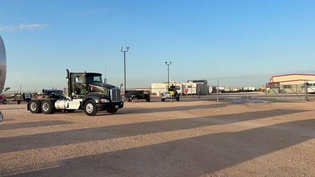 Used 2013 KENWORTH T660 T/A DAY CAB TRUCK TRACTOR