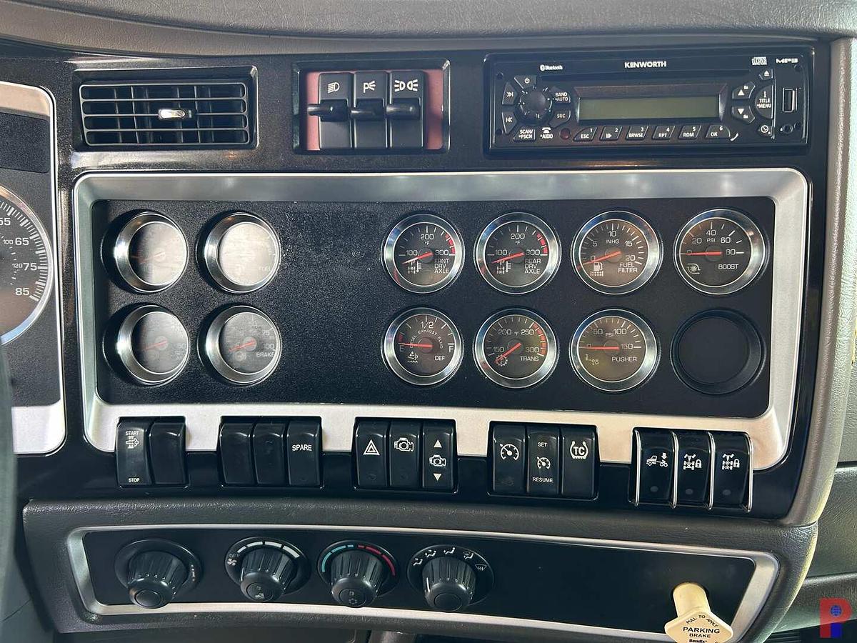 Used 2013 KENWORTH T800 DAY TRI AXLE CAB & CHASSIS