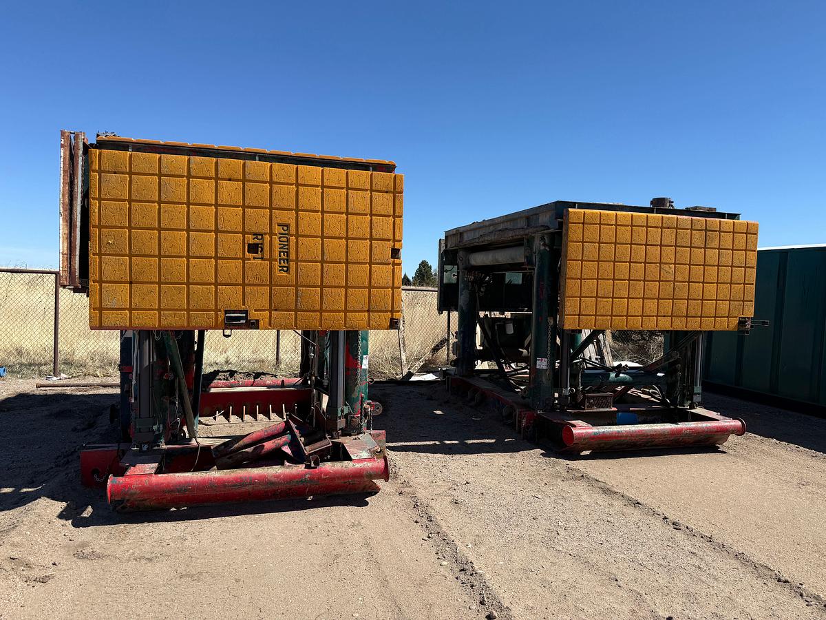 Used 2-SECTION 16.6’ H TELESCOPING SUB STRUCTURE W/ ZP175 ROTARY TABLE, RIGHT ANGLE DRIVE, & 33’ x 120” SKIDDED RIG RAMPS