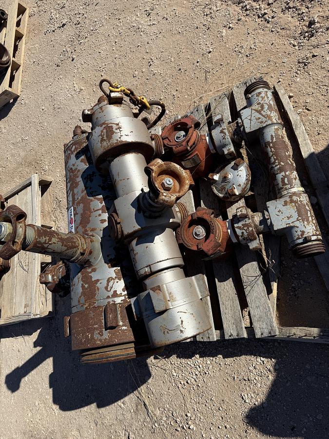 Used (2) MULTI-SIZE SINGLE PLUG CEMENT HEADS