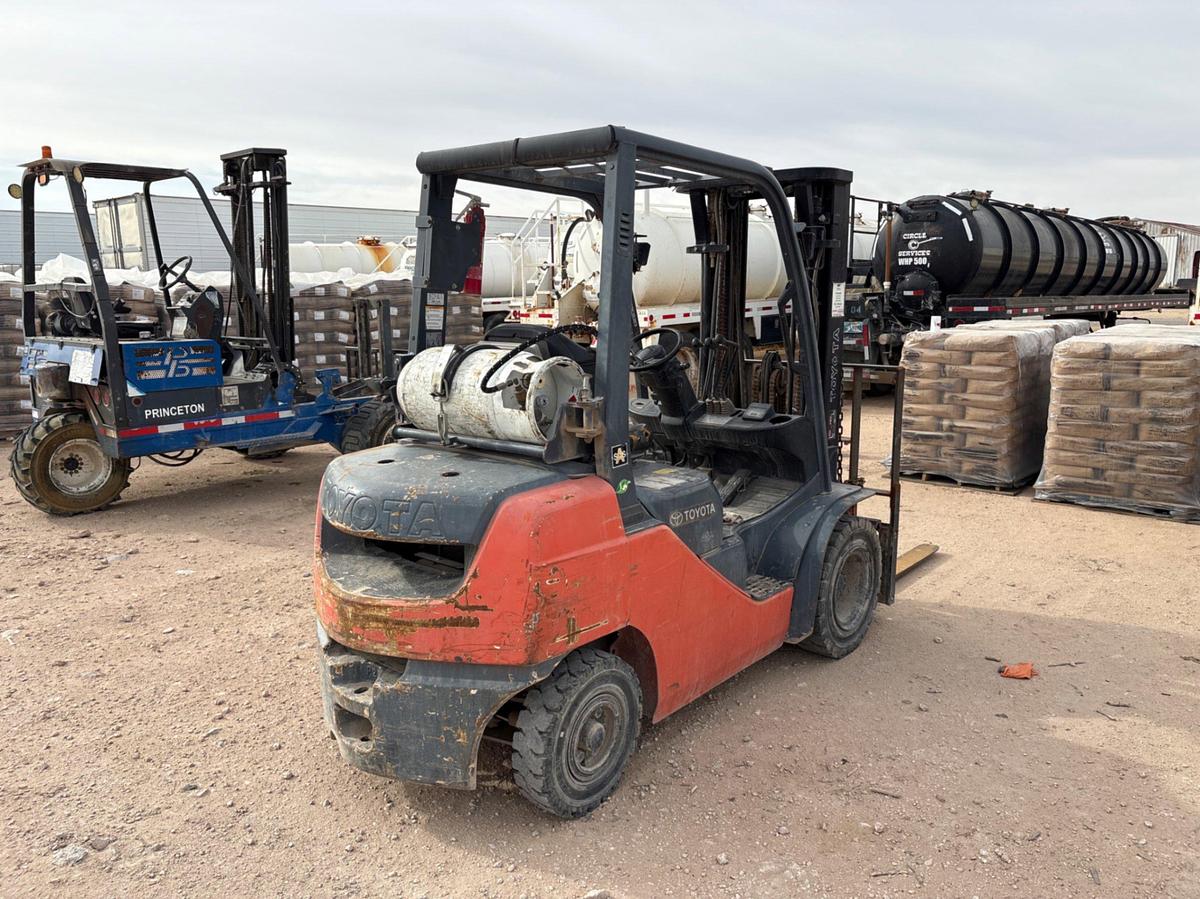 Used Toyota 8FGU25 5,000lbs forklift