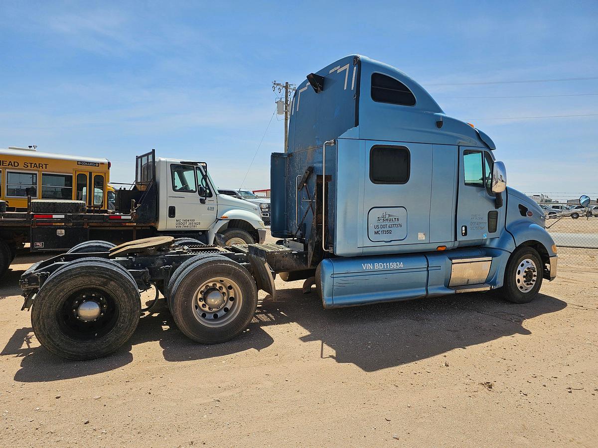 Used 2011 PETERBILT 387 T/A SLEEPER HAUL TRUCK (INOPERABLE)